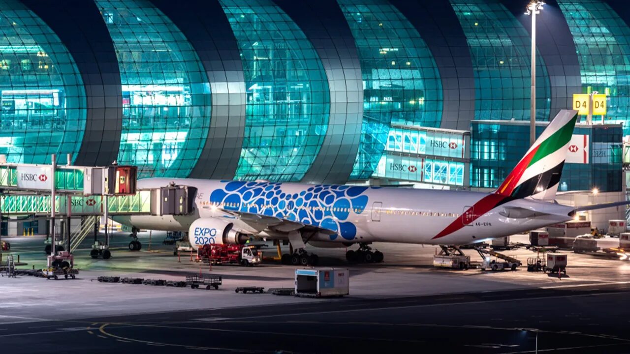 Работает ли сейчас аэропорт в дубае. Международный аэропорт дубай. dxb airport дубай. дубай интернешнл аэропорт. iii международный аэропорт дубай.