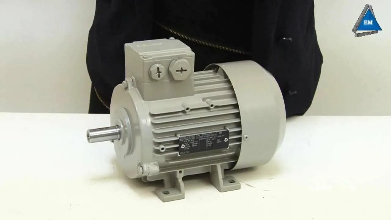 Видео эл двигатель. Видео эл двигатель. Электродвигатель siemens 1la6166-8ab10-z. Двигатель weg 1200квт. Видео эл двигатель.