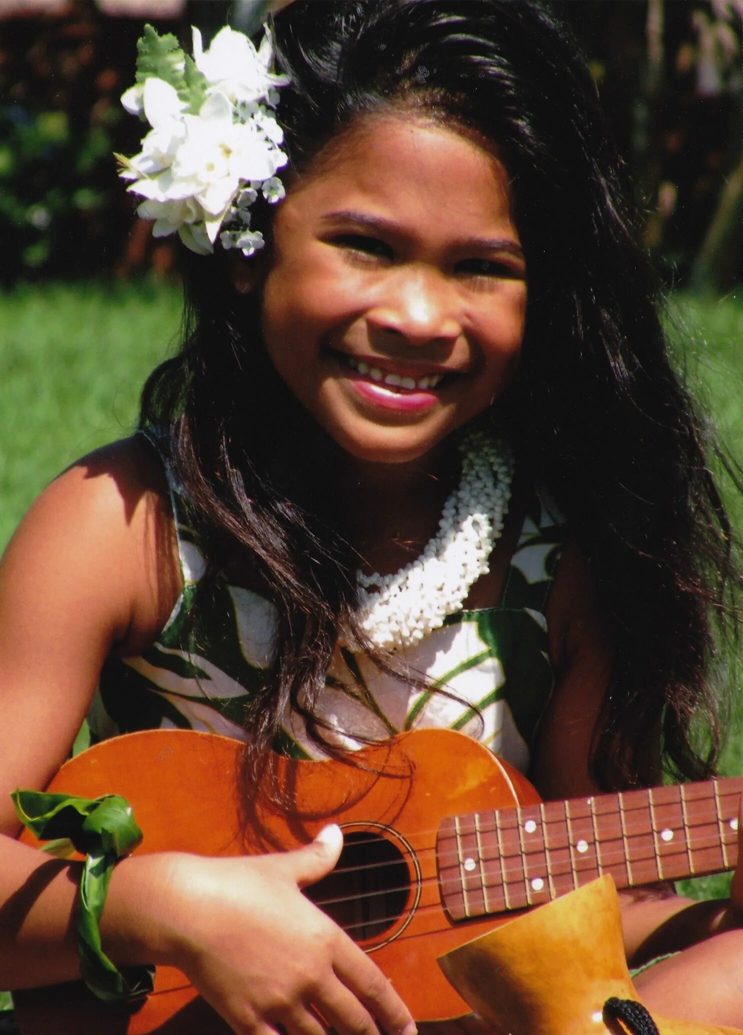 Песня гавайи. Девочка укулеле гавайи]. гавайская улыбка. гавайи известный исполнитель. песня про гавайи.