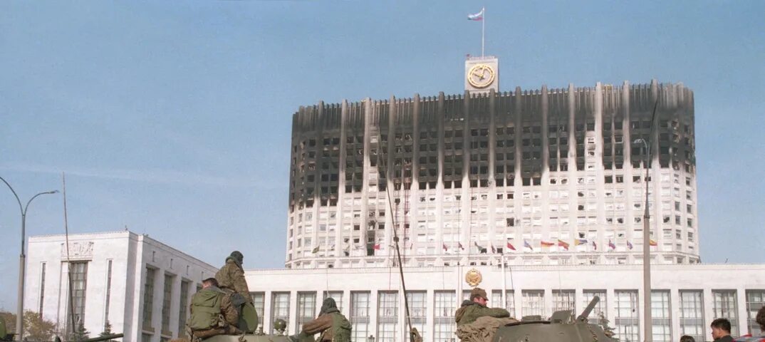 Белый дом 24. Белый дом москва 1993 обстрел. расстрелянный белый дом 1993. белый дом после обстрела 1993 года. октябрьский путч 1993.