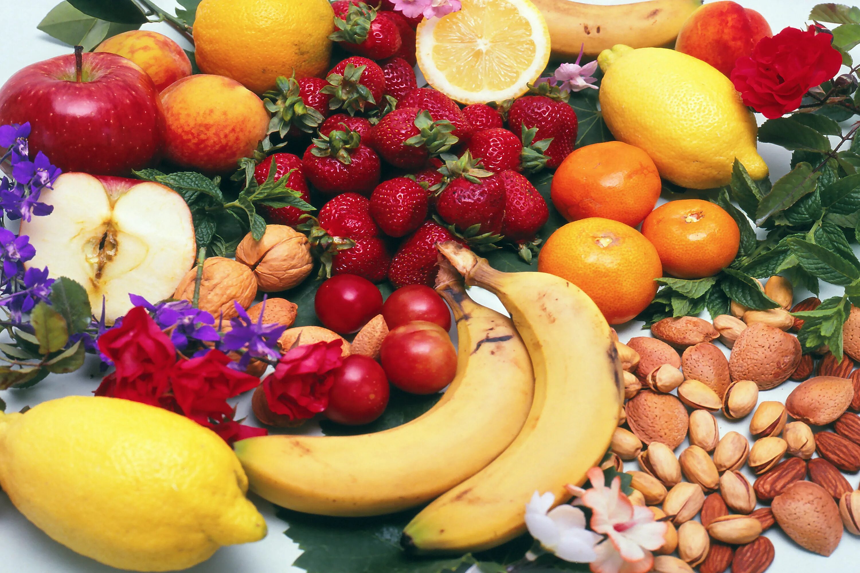 Фрукты и орехи. Овощи и фрукты. Продукты фрукты. Фрукты овощи ягоды орехи.