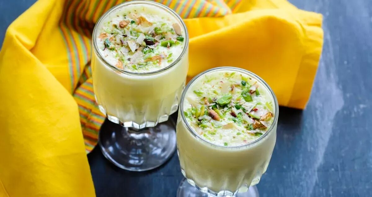 Ласси индийский напиток. Сладкий йогурт. Ласси (напиток). Plain lassi. Шрикханд фото.