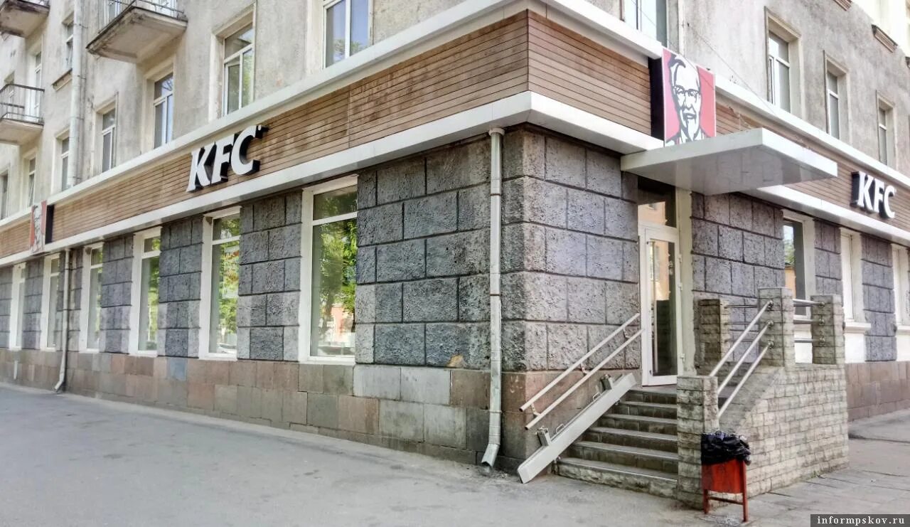 Ростикс псков. KFC Псков Октябрьский. Псков Октябрьский проспект 36 KFC. KFC Псков Ленинградское шоссе.