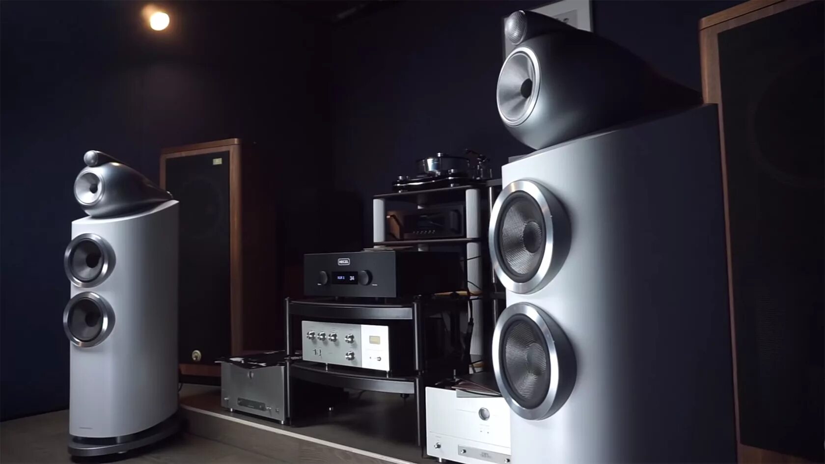 Bowers Wilkins Hi-end. Bowers Wilkins 702. Bowers & Wilkins 702 s3. Hi end акустика 5.1. Хай фай колонки