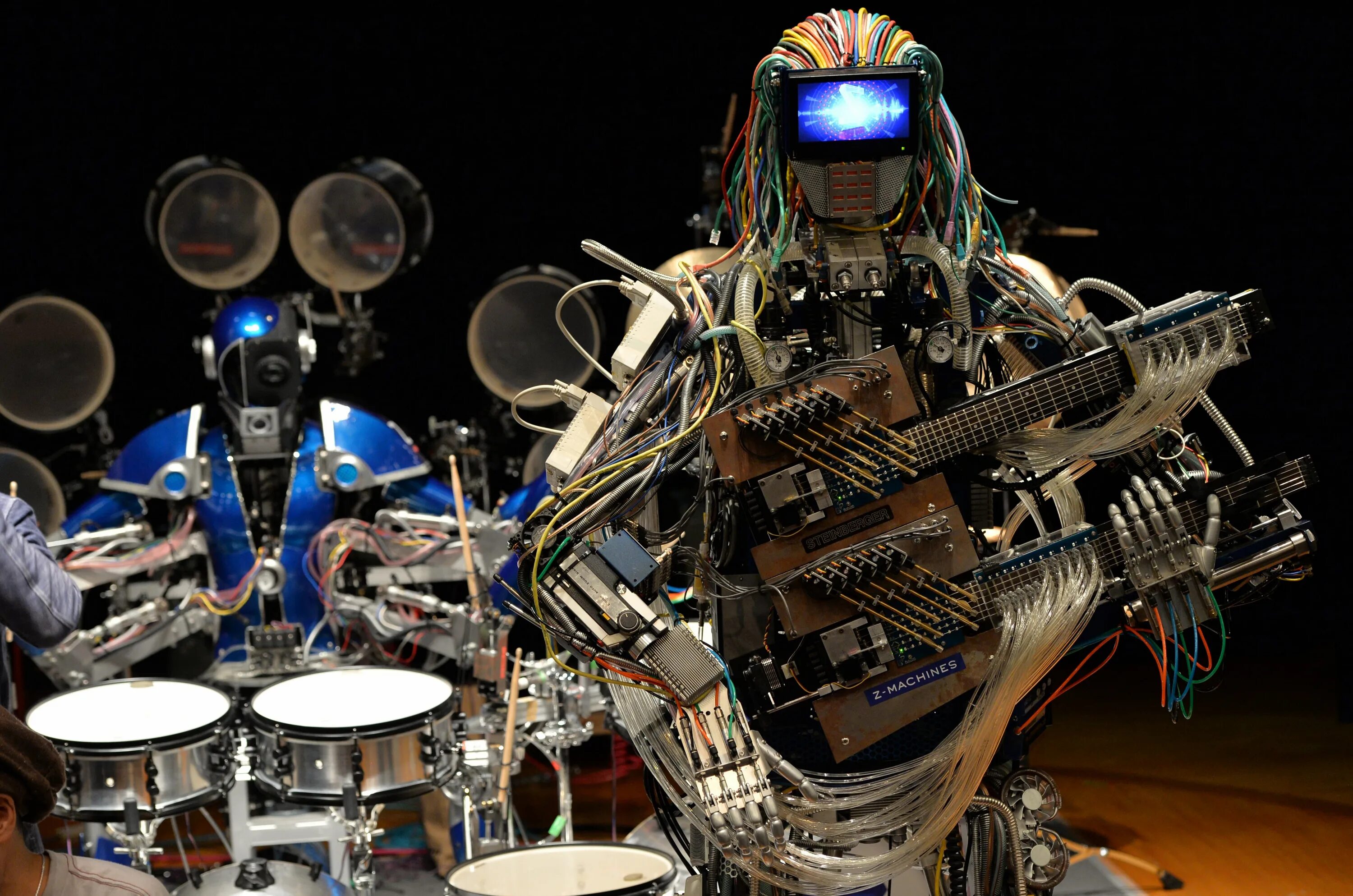 Музыка будущего и настоящего. Compressorhead барабанщик. робот музыкант. робот гитарист. группа роботов музыкантов.