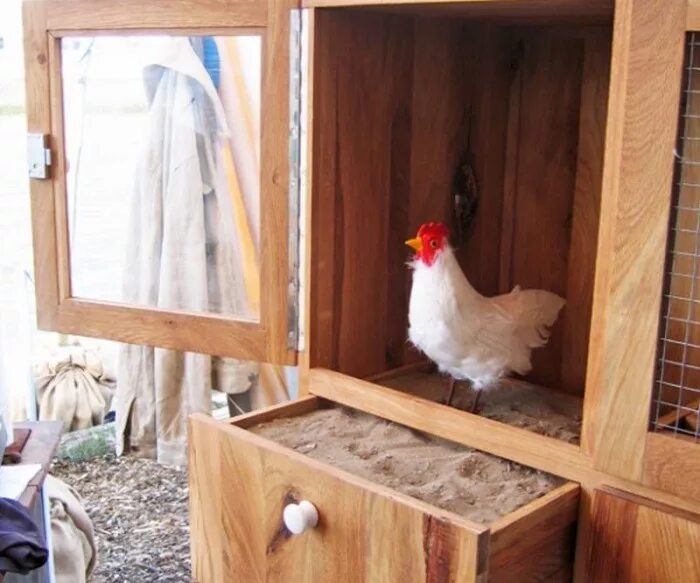 Курятник своими руками из подручных. Курятник для бройлеров для 20 кур. Земляной курятник. Летний домик для кур. Дешевый курятник.