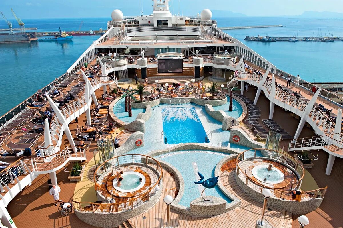 Круиз по морю на лайнере. Лайнер msc fantasia. msc fantasia круизный. msc лайнеры в италии. msc orchestra круизный лайнер.