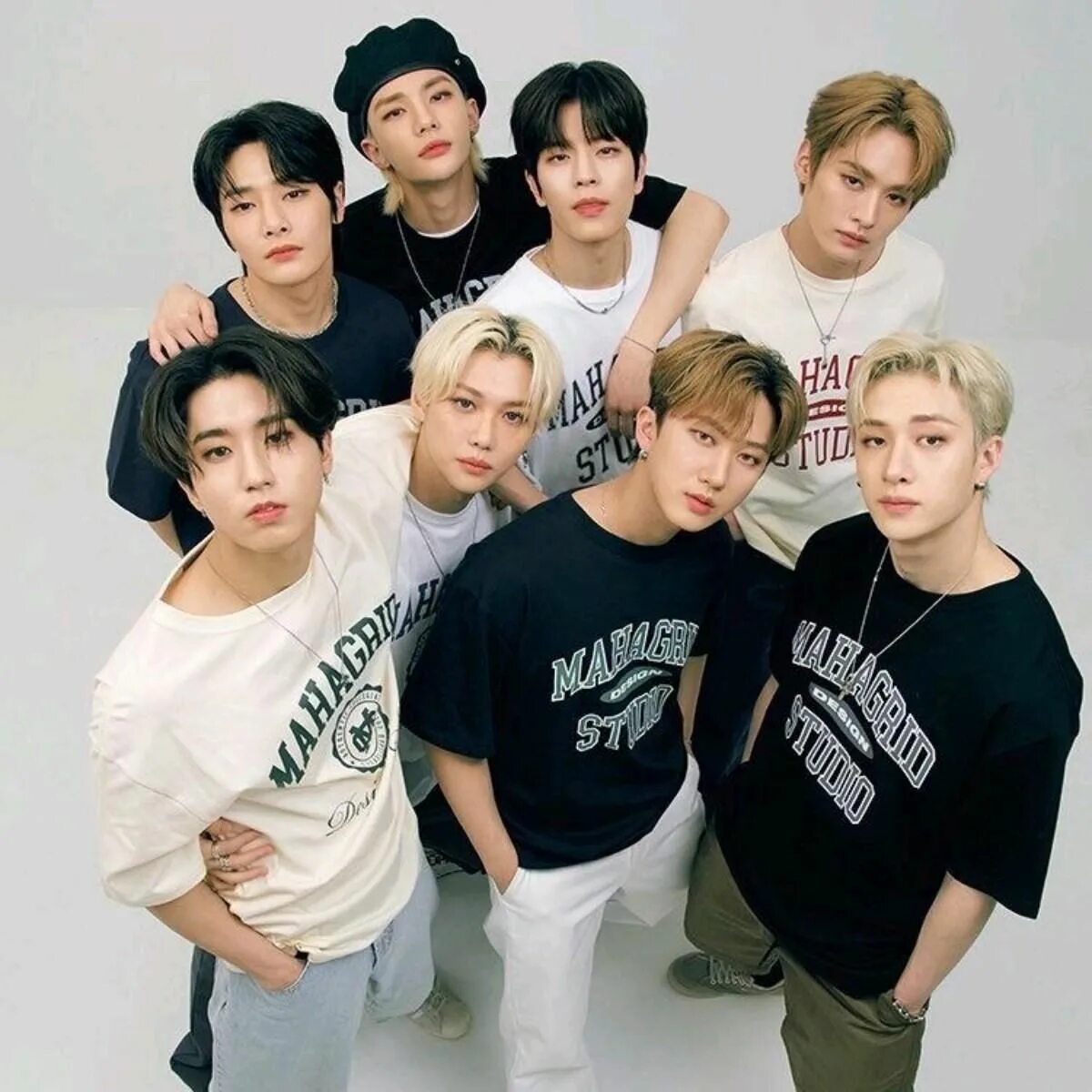 Stray kids social path альбом. Mahagrid stray kids. mahagrid stray kids 2025. девятый участник stray kids. к поп группа stray kids.