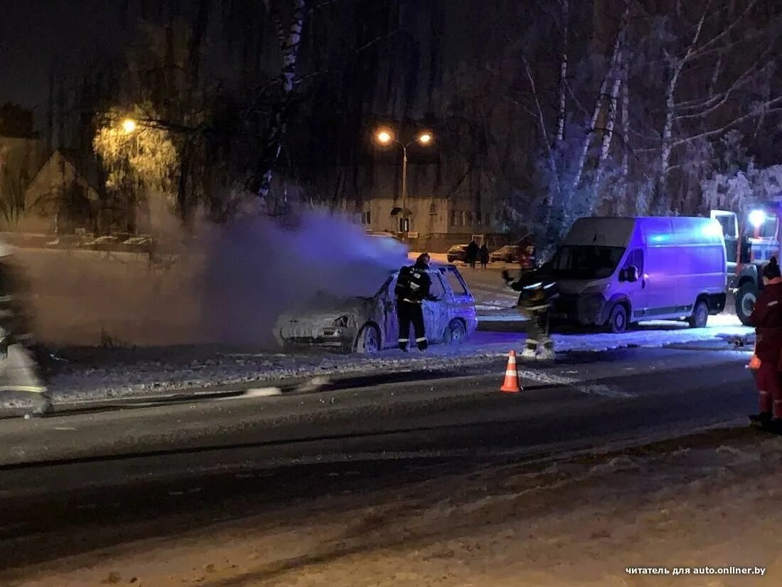 Сгоревшие машины Мариуполь. Загорелось авто Минск. Тоже сгорела