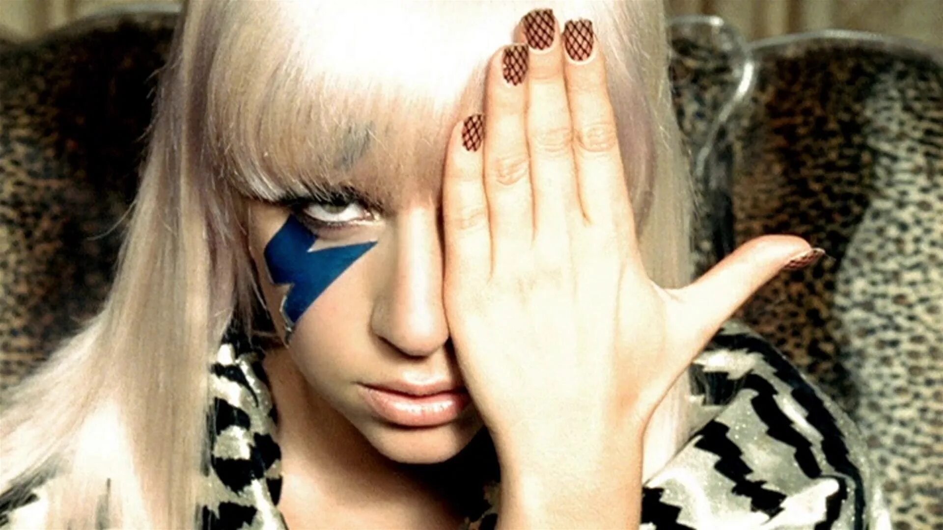 Леди гага танцует. Леди Гага. Леди Гага иллюминат. Леди Гага Джаст дэнс. Lady Gaga 2008.