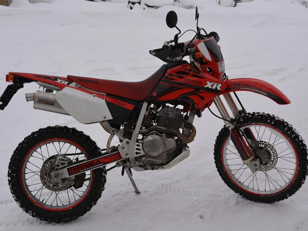 Куплю эндуро б у. Honda XR 250 2005. Honda XR 250 эндуро. Honda xr250 красная. Хонда XR 250 2005 год.