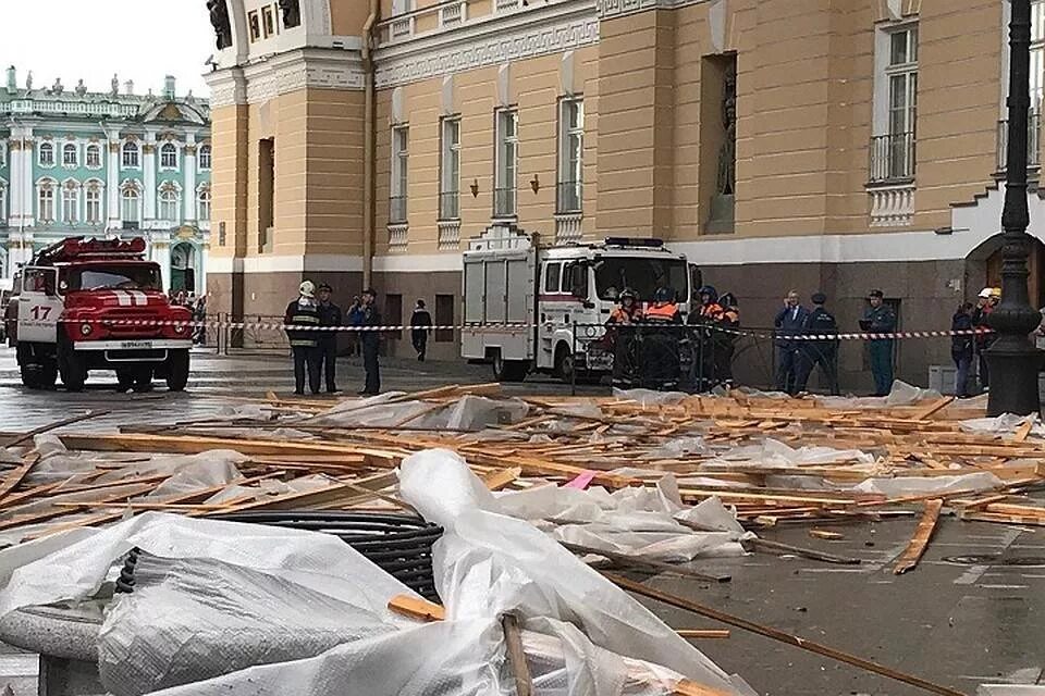 Новости Петербурга. Завалы в СПБ. Пожар на арке главного штаба в Санкт-Петербурге. Пожар на арке главного штаба.