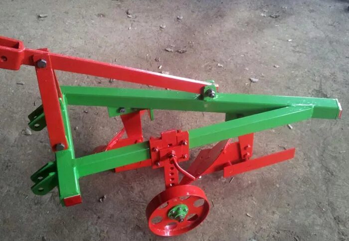 плуг двухкорпусный пл7. Overum плуг упорный болт 24. 2 корпусной плуг. плуг overum. плуг для минитрактора двухкорпусный русич.