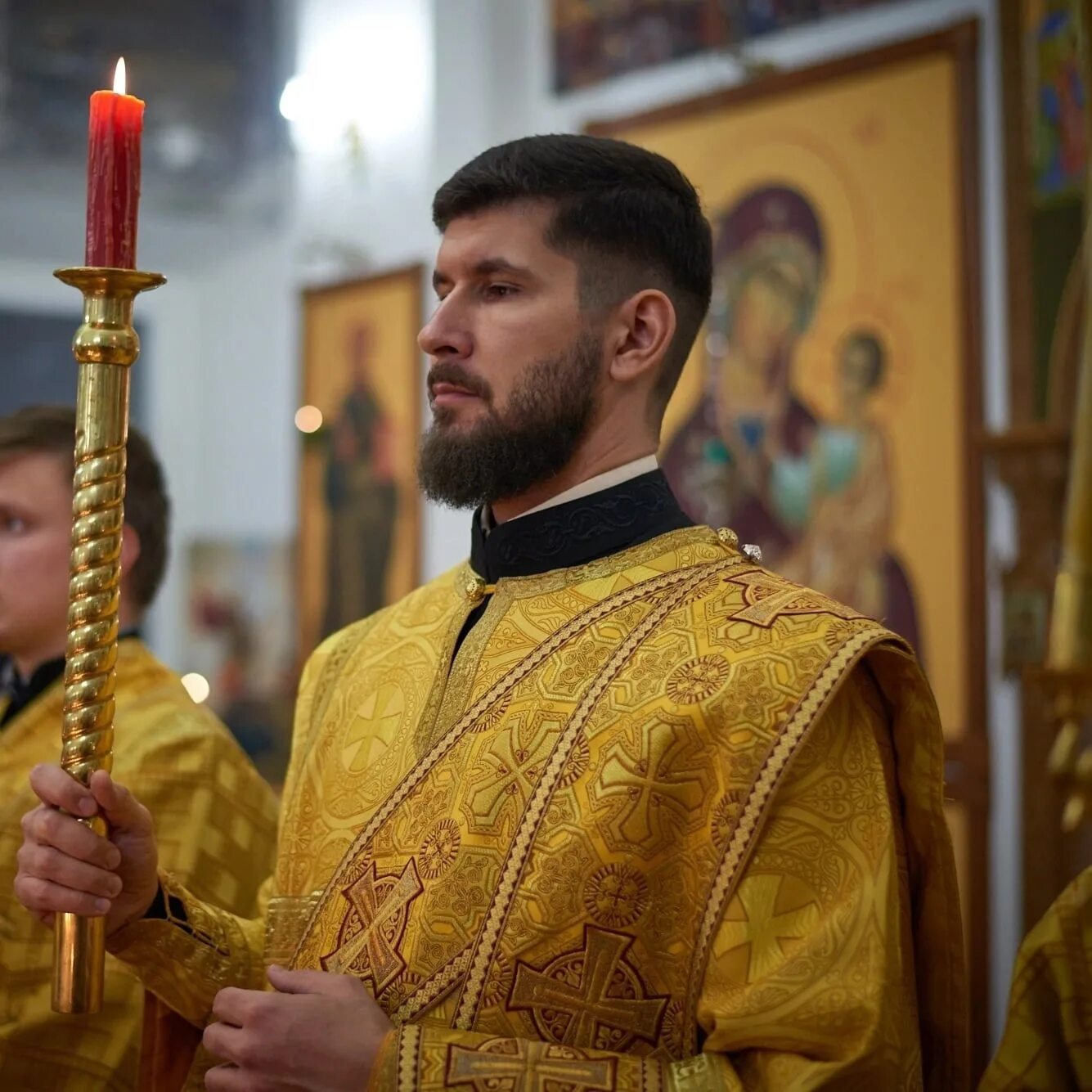 Молодые священники. Современные молодые батюшки церкви. Церковь в Переславле Залесском. Приход батюшки