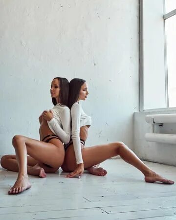 Аделина И Кристина Голые