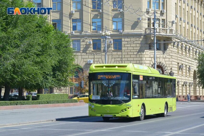 Маршрутка волгоград. Автобус в городе. Автобус волгоград. Маршрутки волжский. Автобус 20 волгоград.
