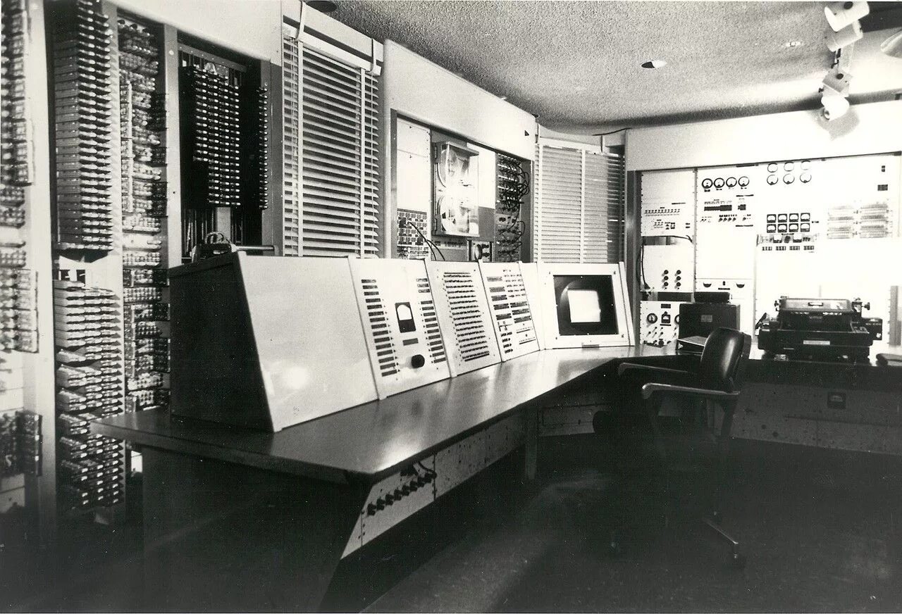 TX-0 ЭВМ. IBM 2 поколения. Второе поколение — транзисторы (1955-1965). Второе поколение. Компьютеры на транзисторах (1955-1965).