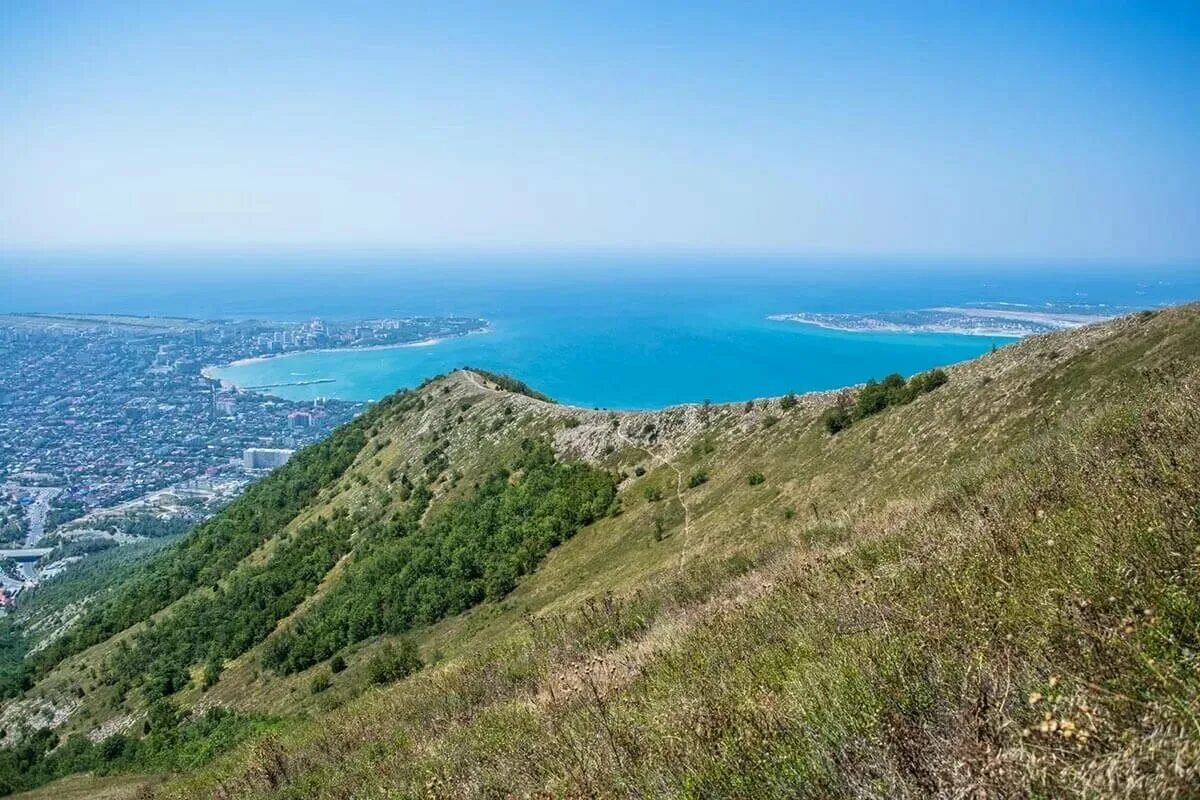 геленджик вид на бухту. краснодар высота над морем. физ карта краснодарского края. ночной краснодар с высоты птичьего полета. черноморские курорты кубани.