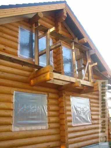 Закрыть дом на зиму. Заделка оконных проемов на зиму. Закрыть дом на зиму. Укрытие фундамента. Зимнее крыльцо.