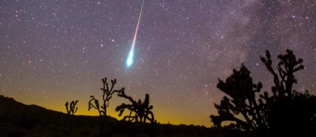 20 апреля звездопад. Метеоритный поток лириды. созвездие лириды метеорный поток. падающая звезда. звездопад.