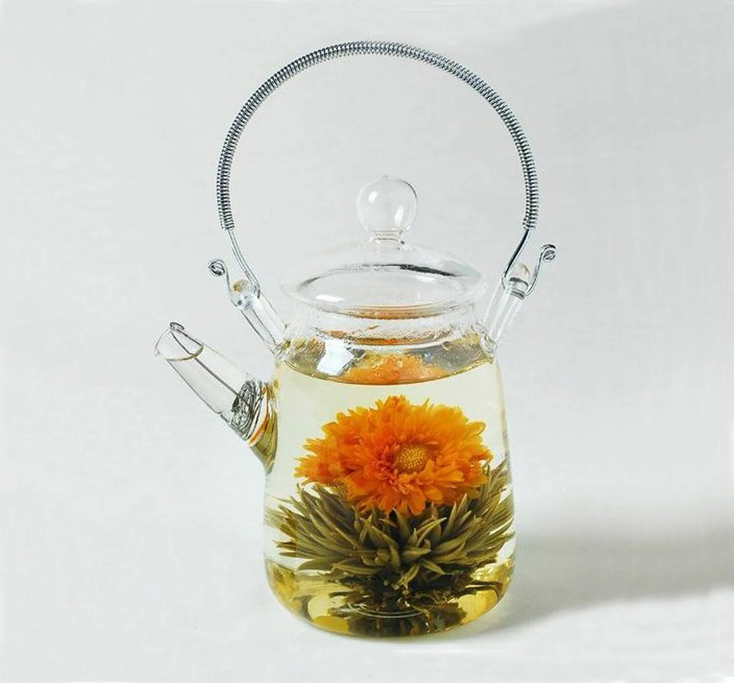 Заварка для цветов. Чай цветок. Связанный чай. Чайник для заварки чая. Цветочный чай.