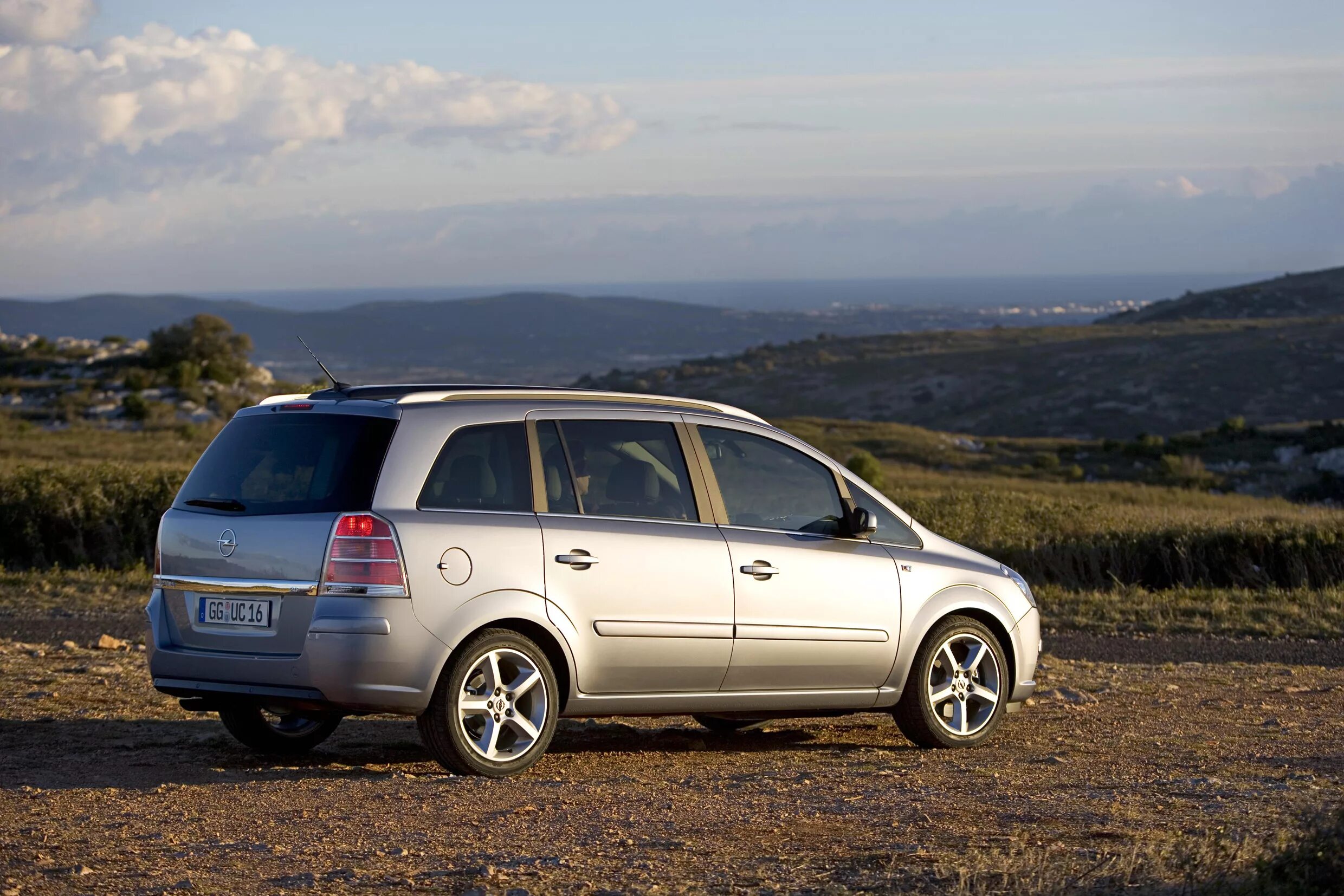 Зафира б года выпуска. Opel Zafira b 2005. Opel Zafira 2005 2.2. Опель Зафира б 2005. Опель Зафира 2005-2008.