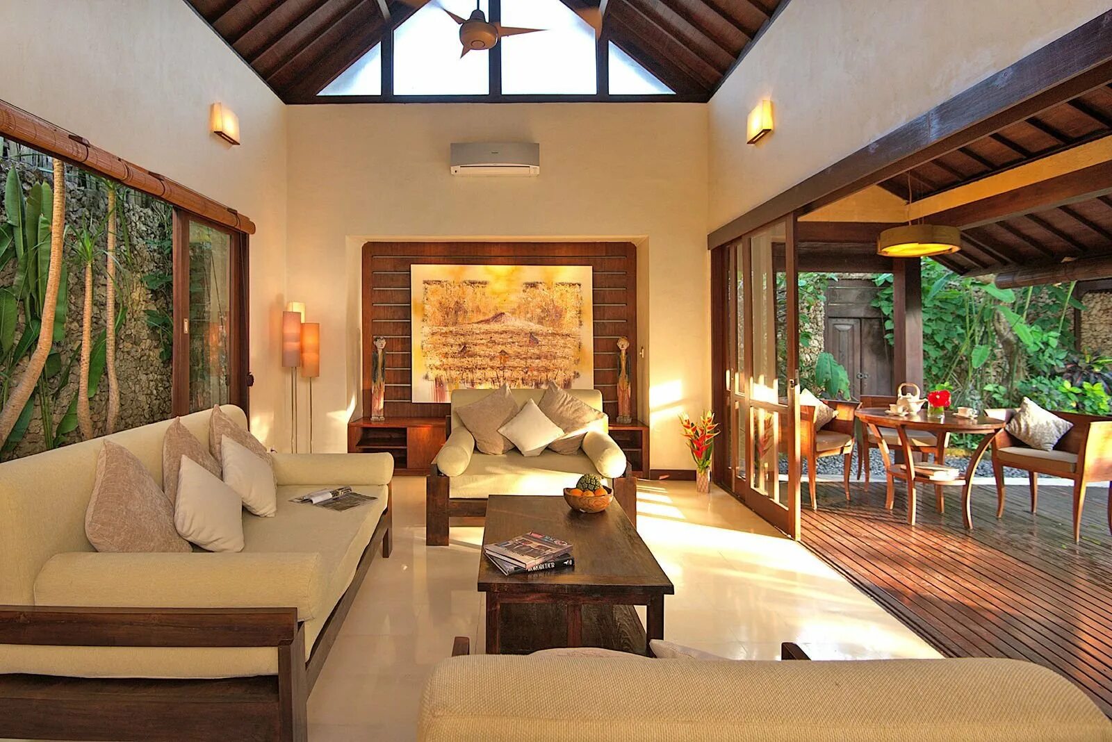 Квартира на бали. Вилла на Бали. Бали виллы интерьер Bali. Бали Luxury Villa. Вилла на Бали кухня.