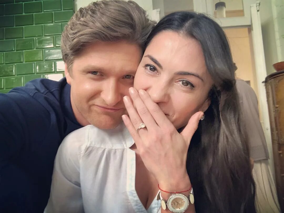 дмитрий пчела актер жена. жена актер дмитрия пчела жена. екатерина рябова и дмитрий пчела. екатерина рябовадмитриы пчела. дмитрий пчела актер жена.