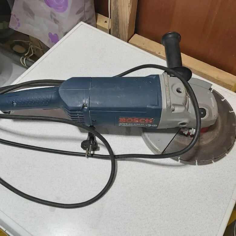 Купить bosch 230. Bosch GWS 20-230 H professional. Болгарка бош 230. Бош инструмент болгарка вал 230. Старая болгарка 230 Bosch.