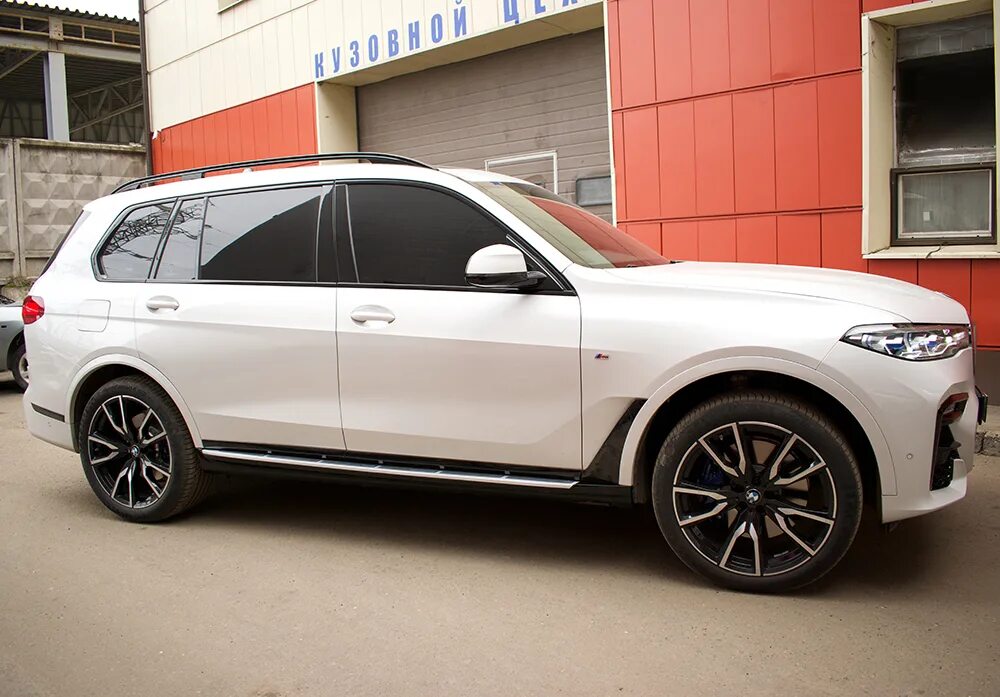 Пороги на bmw g05. Пороги bmw x7. Пороги для bmw x7 g07. Пороги для bmw x7 g07. Пороги bmw x7.