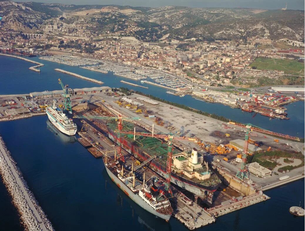 Крупные порты в океанах. Порт Нинбо-Чжоушань. Грузовой порт Марселя. Роттердамский морской порт самый крупный порт в Европе..