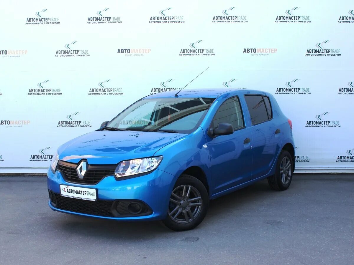 Рено сандеро степвей. Renault sandero автосалон. Рено иваново. Рено логан 4srlv4. Автосалон рено в пензе.