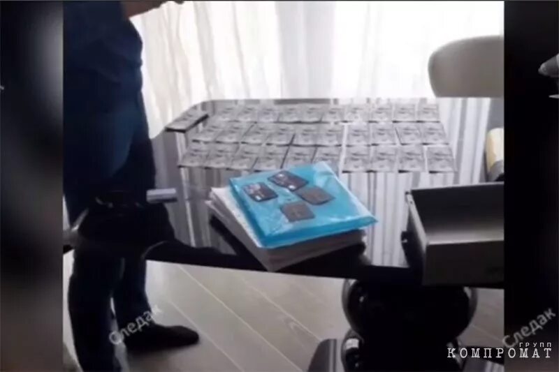 фото денег арашуковых. обыск у арашукова. деньги арашукова. обыск у сенатора арашукова. арашуков обыск.