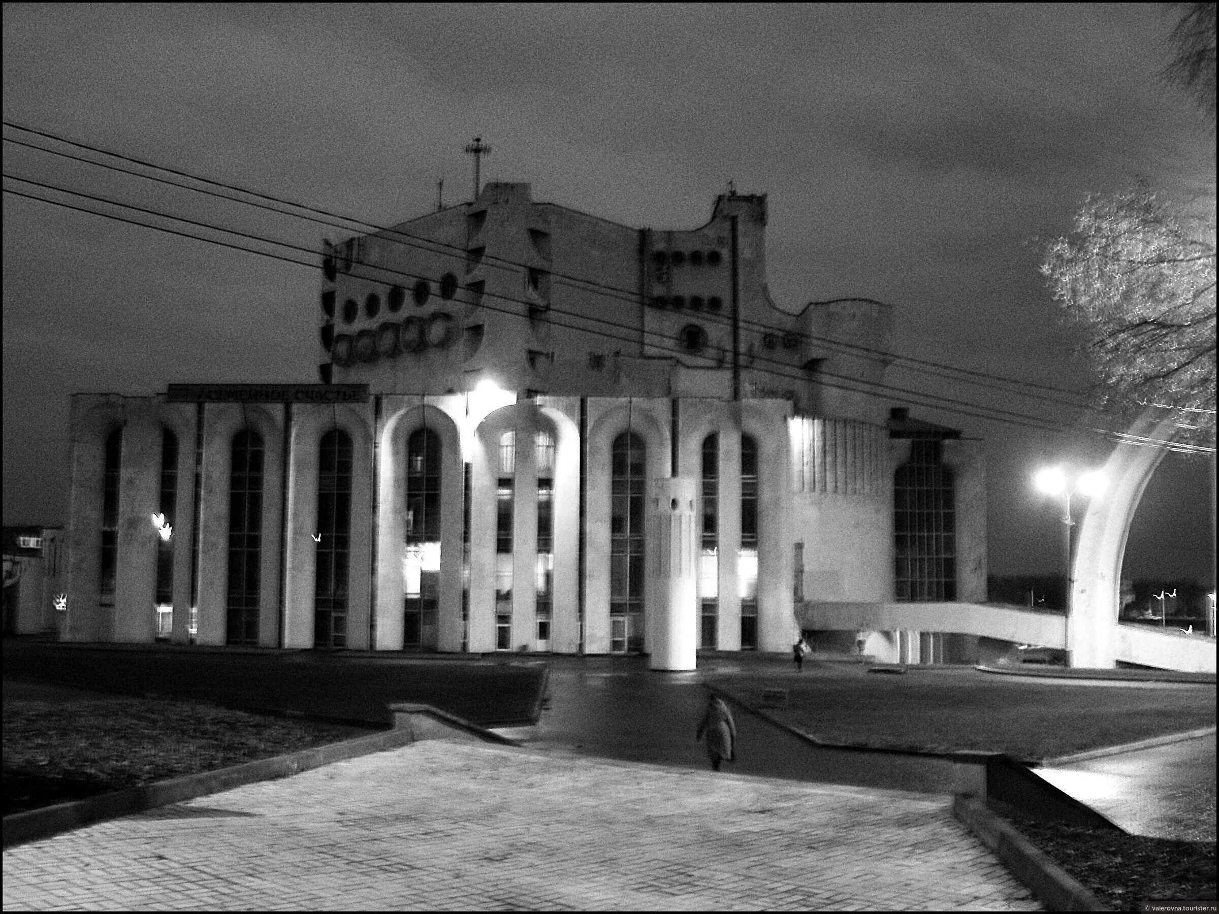 Театр Великий Новгород. Драмтеатр Великий Новгород. Новгородский драматический театр Великий Новгород. Театр драмы им Достоевского Великий Новгород. Сайт театра великий новгород