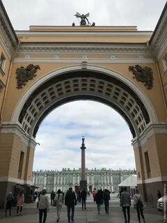 Арка на площади