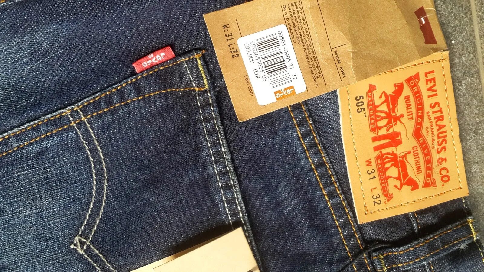 Как отличить levis. Джинсы левайс 501 вельвет. Левайс 505 селвидж деним. Джинсы Левис 501 фурнитура. A2088 - 0000 джинсы Левис.