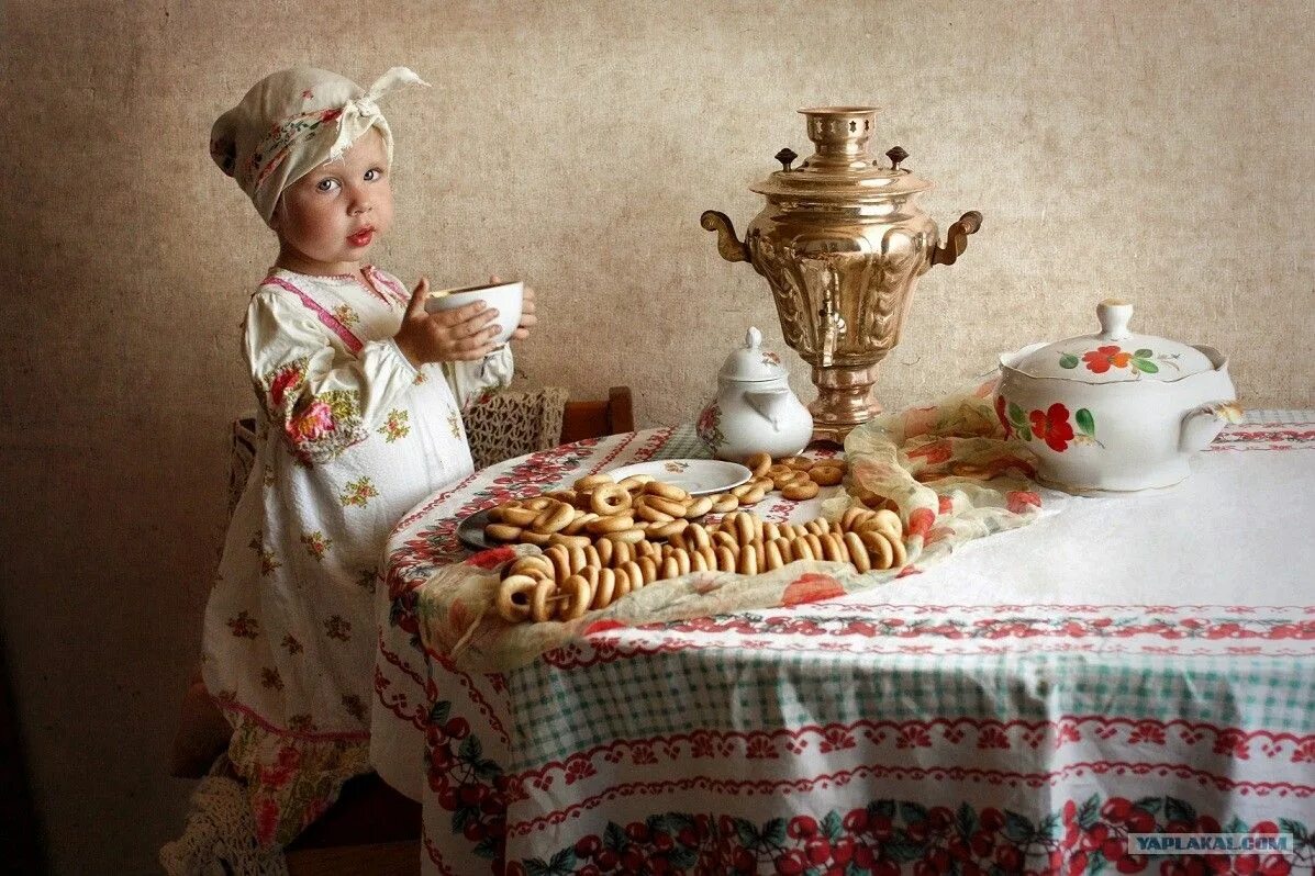 Сценарий старины. Чаепитие. Чаепитие с самоваром. Чаепитие в русском стиле. Русское чаепитие с самоваром.