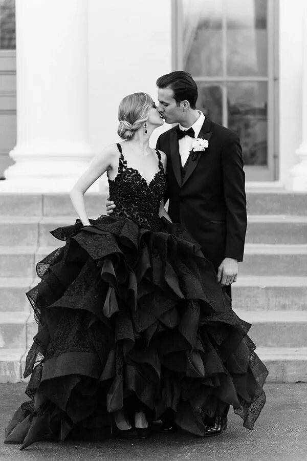Black wed. Черное свадебное поать. Черное свадебное платье. Черное свадебное платье короткое. Черно белое свадебное платье.