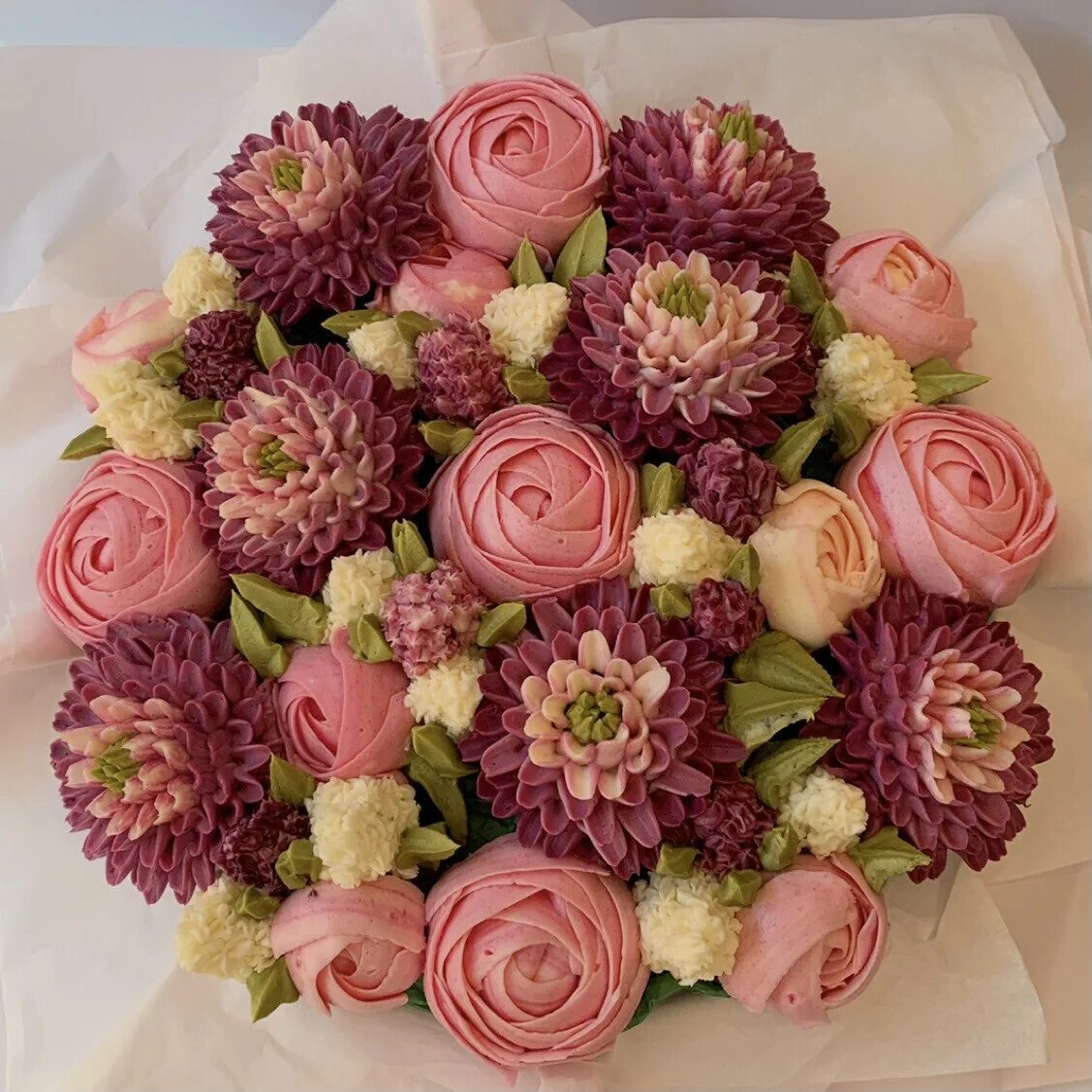 пионы и хризантемы. букет пионы альстромерия и хризантема. хризантемы как пионы. букет пионы хризантемы. пионы и хризантемы.