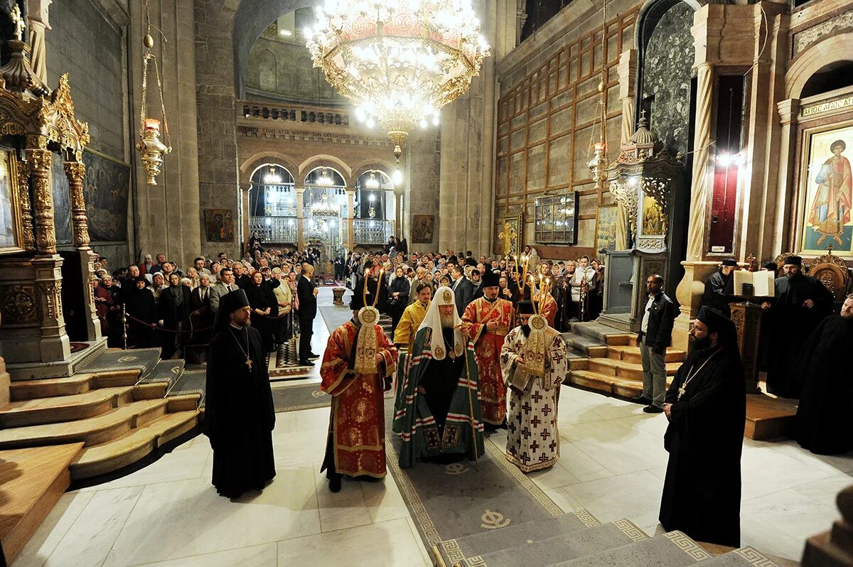 Пасхальная служба в церкви. Литургия которой стоит париж. Храм христа спасителя богос. Храм христа спасителя богослужение храм христа спасителя. Торжество православия патриарх кирилл.