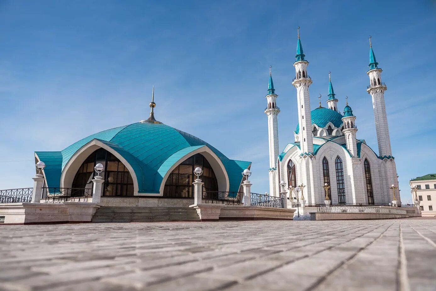 Каким будет лето татарстане. Фон кул Шариф Казань. Республика Татарстан. Казань Татарстан. Казанский Кремль.