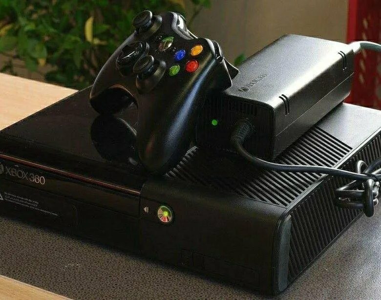 Xbox 360e. Xbox 360 slim e. xbox 360 e console. xbox 360 e 4gb.