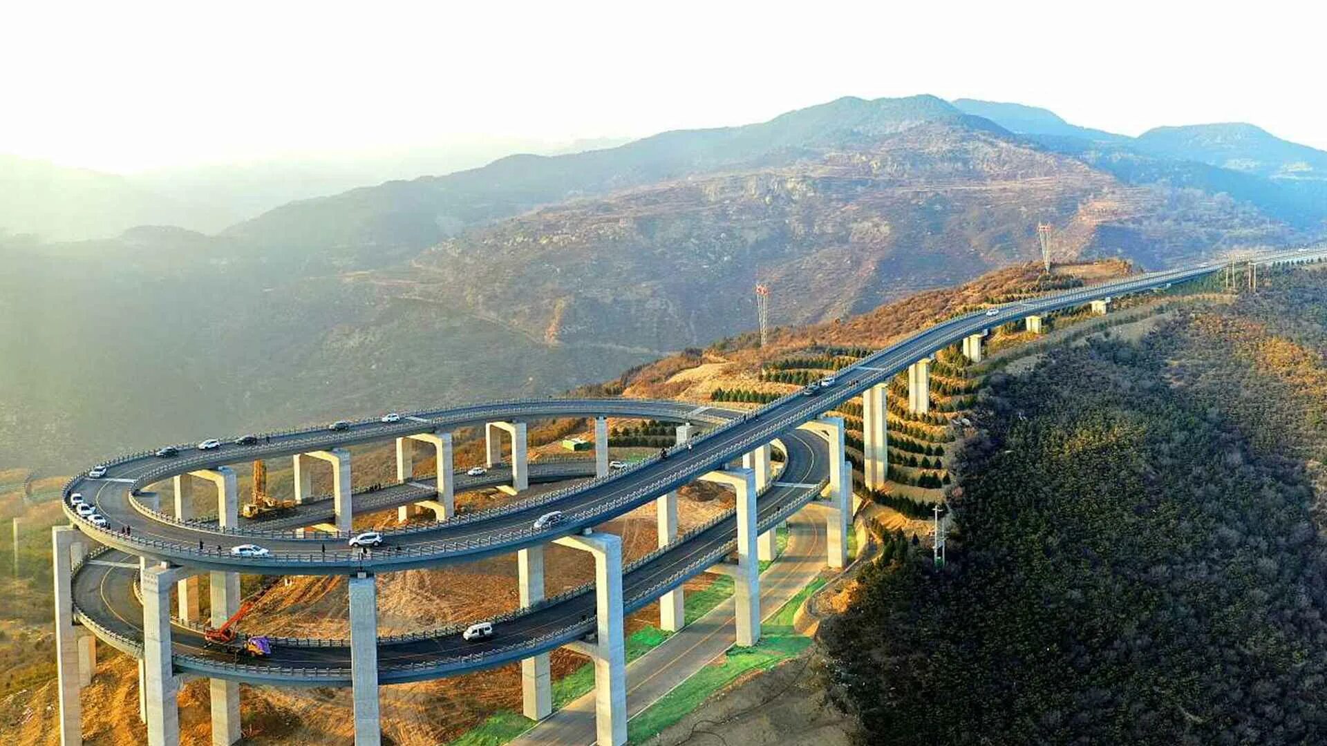 Самый длинный пост. Трехэтажный Автодорожный мост на горе Тяньлун. Трехэтажный Автодорожный мост на горе Тяньлун (пров. Шаньси). Трёхэтажный автомобильный мост на горе Тяньлун в Китае.. Тяньлун мост.
