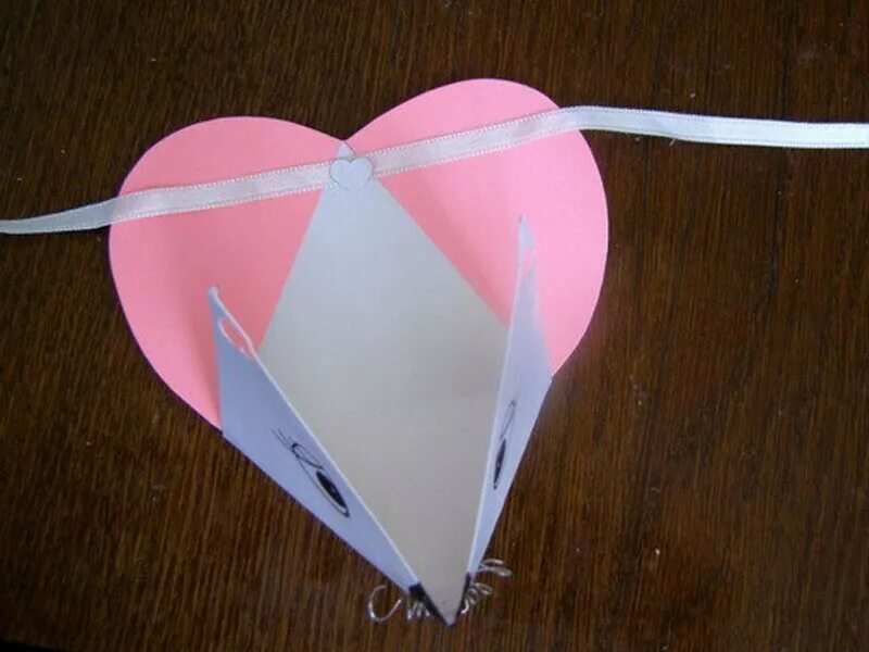 Коробка с мышкой. Поделка мышка из коробочки. Коробочка в виде мышки. Мышки коробочки. Подарочная коробка мышка.