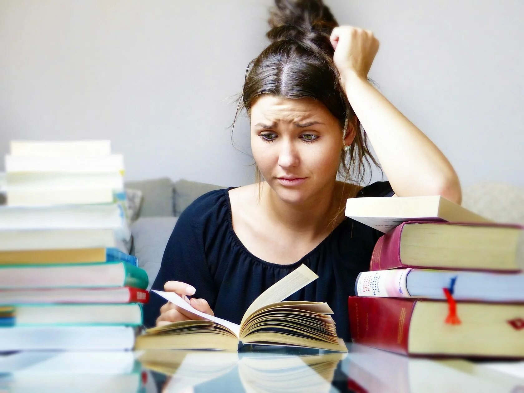 Stressed student. Стресс от учебы. Стресс у студентов. Студент психолог. Трудности студентов.