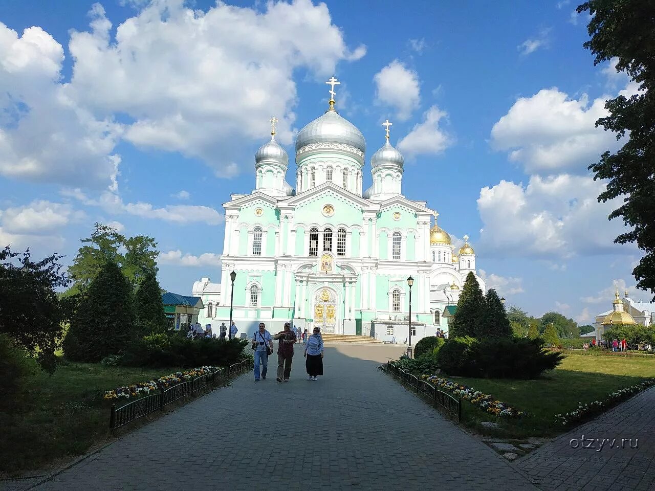 Свято троицкий дивеево. Свято-Троицкий Серафимо-Дивеевский монастырь. Дивеево Муром монастырь. Троецкиженский монастырь Дивееве.