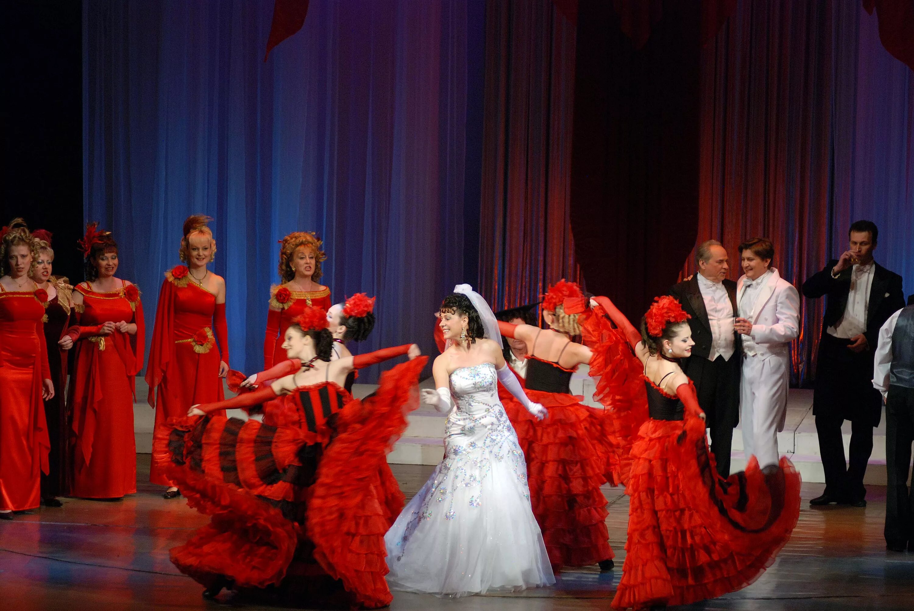 Оперетта без женщин жить. Мюзикл Королева чардаша. Оперетта в муз театре Барнаул.