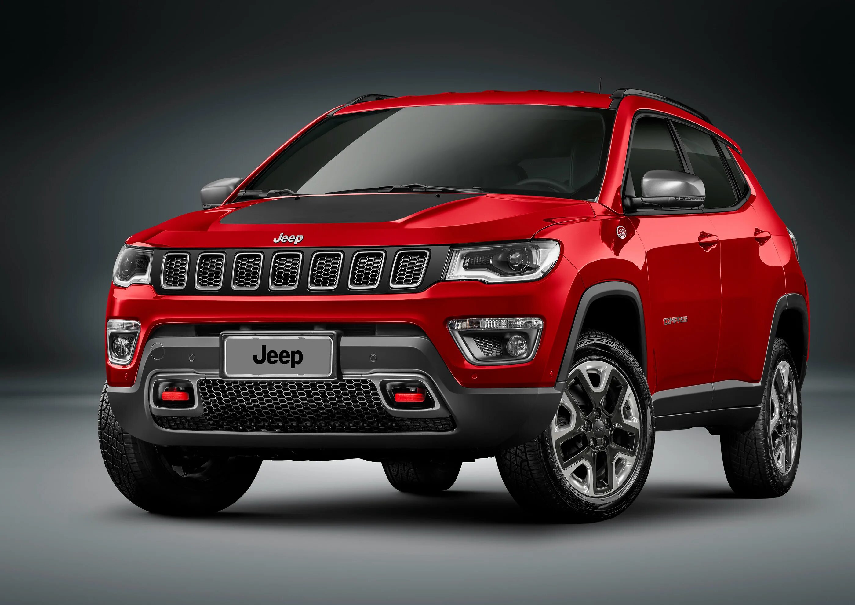Jeep crossover. Jeep compass 2018. Jeep compas белый с черной крышей. Кроссовер компас джип компас. Джип кроссовер фото.