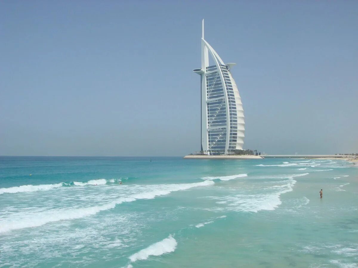 Какое море в дубае в оаэ. Дубай Парус 2022. Отель Burj al arab. Дубай, арабские эмираты.. Пляж Парус Дубай. Дубай персидский залив пляж.