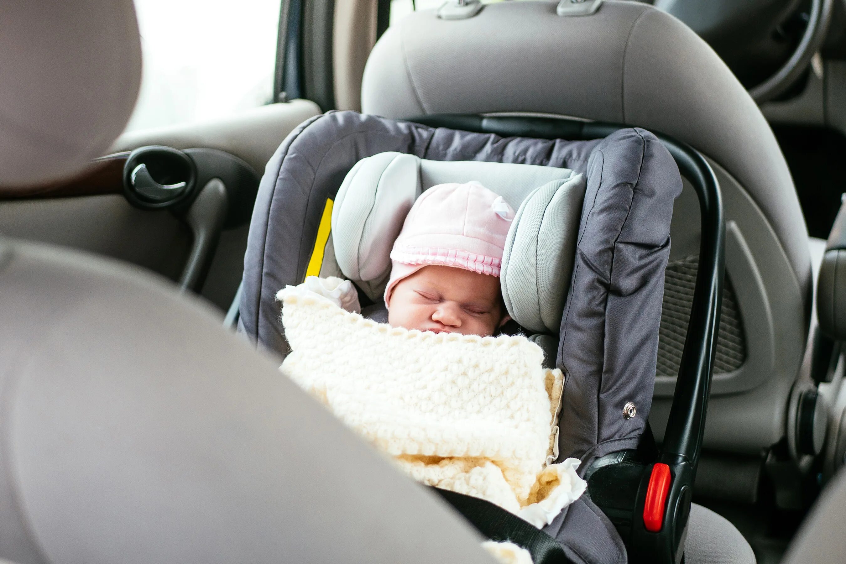 Inglesina комплект ремней для крепления люльки в автомобиле kit auto a090hb350. люлька для новорожденных в машину с ребенком. новорожденный в автокресле. безопасность при перевозке детей. можно ли перевозить младенца.